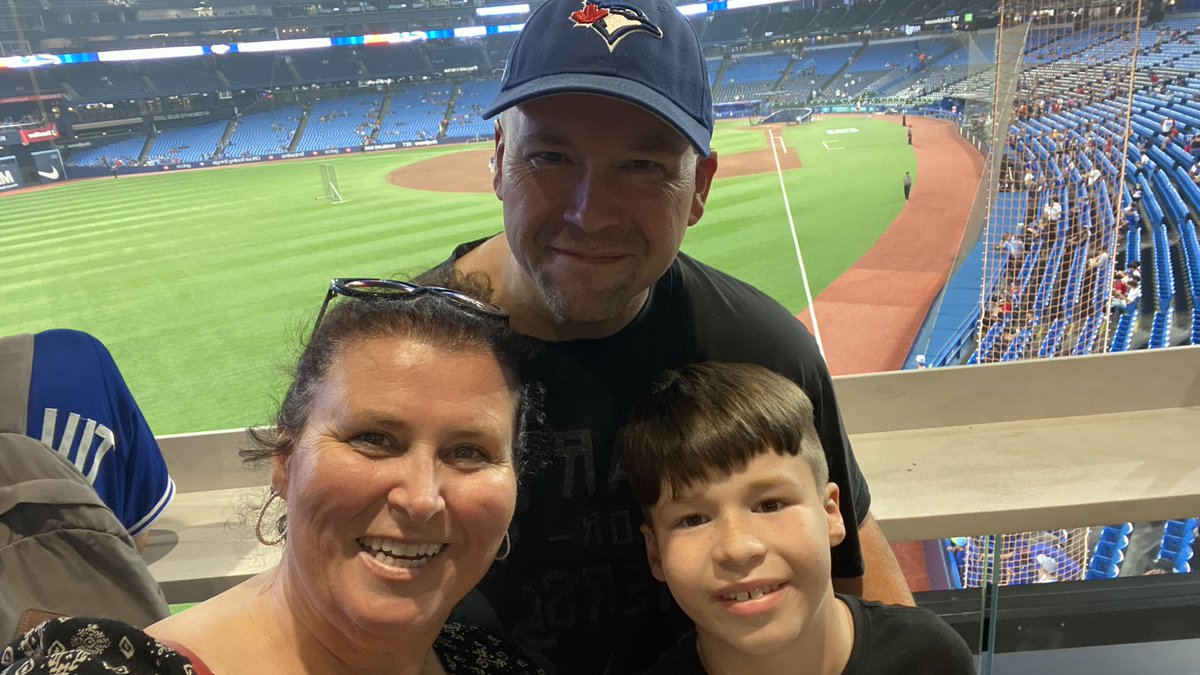 Birthday celebration for <a href="/ToddLambert33/">Todd Lambert</a> #NextLevel #GoJaysGo
#TorontoBlueJays ⚾️🧢