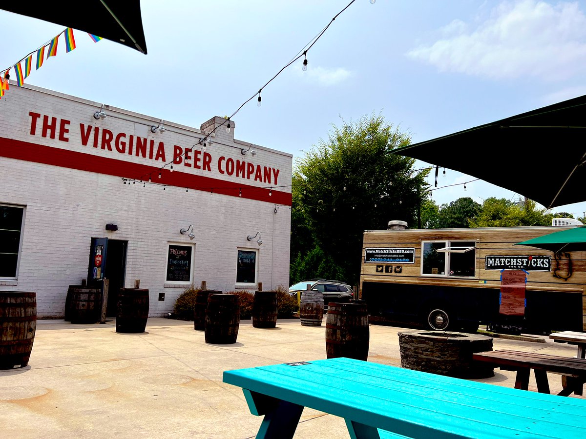Things we ❤️🤍💙 to see that light up the start of a holiday weekend: <a href="/MatchsticksBBQ/">Matchsticks BBQ Co.</a> rolling back in to the <a href="/edgedistrictva/">edgedistrictva</a>!

Food Trucks + Live Music every day through Tuesday, July 4th! Starting off with tonight with Beer + BBQ.

Now that’s what we call fireworks, baby! 🎇🍺🎆
