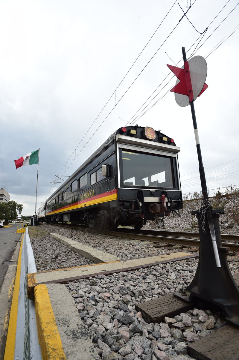 lopezobrador_'s tweet photo. Supervisamos el avance del tramo Lechería-Aeropuerto Internacional Felipe Ángeles del Tren Suburbano. Inauguraremos esta obra en marzo del año próximo; permitirá viajar de la estación Buenavista, en el centro de la Ciudad de México, al AIFA en 45 minutos. https://t.co/PyX35p7K7C