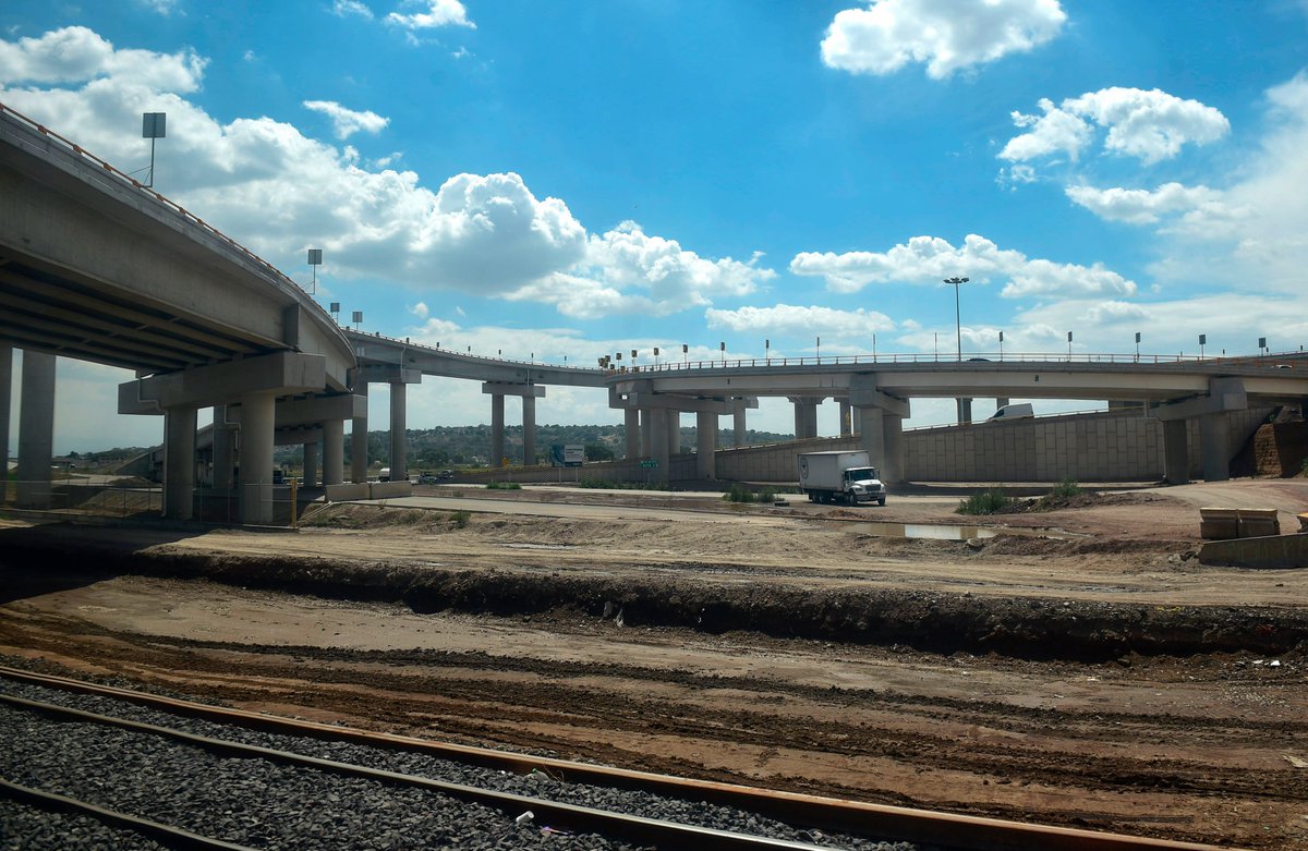 lopezobrador_'s tweet photo. Supervisamos el avance del tramo Lechería-Aeropuerto Internacional Felipe Ángeles del Tren Suburbano. Inauguraremos esta obra en marzo del año próximo; permitirá viajar de la estación Buenavista, en el centro de la Ciudad de México, al AIFA en 45 minutos. https://t.co/PyX35p7K7C
