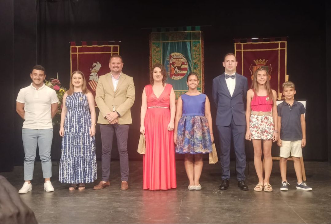 FallaP_SantRoc's tweet photo. Hui hem acompanyat a @JuntaFallaSilla al seu acte de Proclamació. Enhorabona a les Falleres Majors del nostre poble! #Falles https://t.co/iWTQwPuW3e