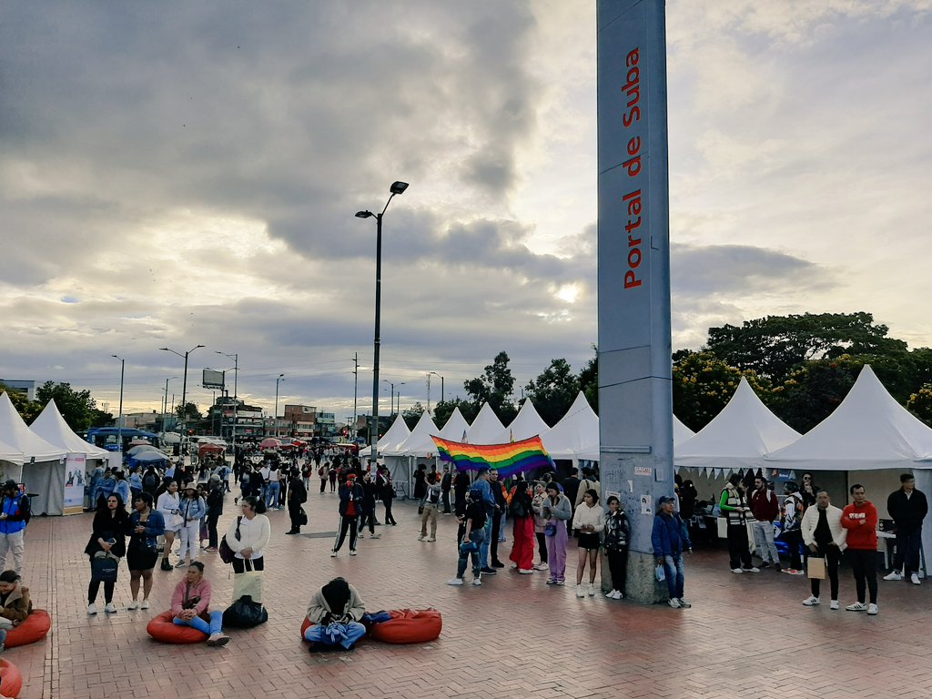 CanalRosaCol's tweet photo. Hoy en la celebración del PRIDE 🏳️‍🌈 en la localidad de Suba @subaalcaldia , acompañando a @MFSubaLGBTIMAZ en la apuesta por la diversidad,  @djtrikk residente de @theatronbogota ⭐

Por que Theatron de Película siempre te da más!

#TalentoTheatron #Pride2023 #Bogotá https://t.co/fgMzyY6aar