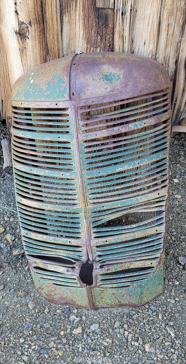 Cool grill!
#picoftheday #photooftheday #PhotographyIsArt #Photographyaddict #photography #oldcars #June2023 #BerlinNV #Nevada #ghost_town