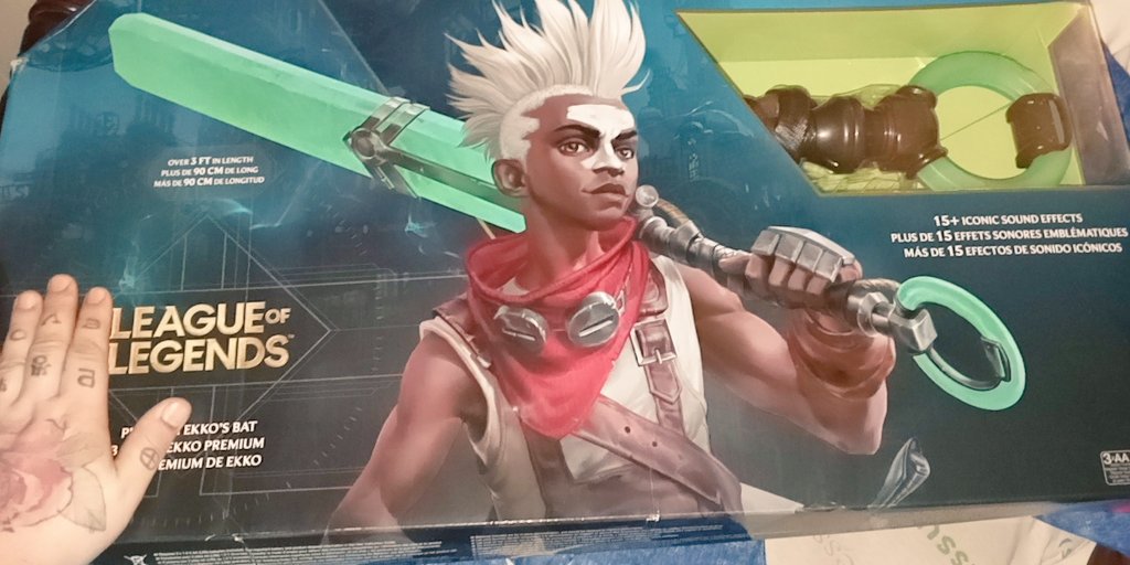 THANK YOU @dblstallion 
I love this so much 🙏 
And I knew it was big but damn!
It's huuuuuge!
Ekko is one of my favorites and having this weapon is just too damn cool!

Again thank you so much for the giveaway 🙏 😢