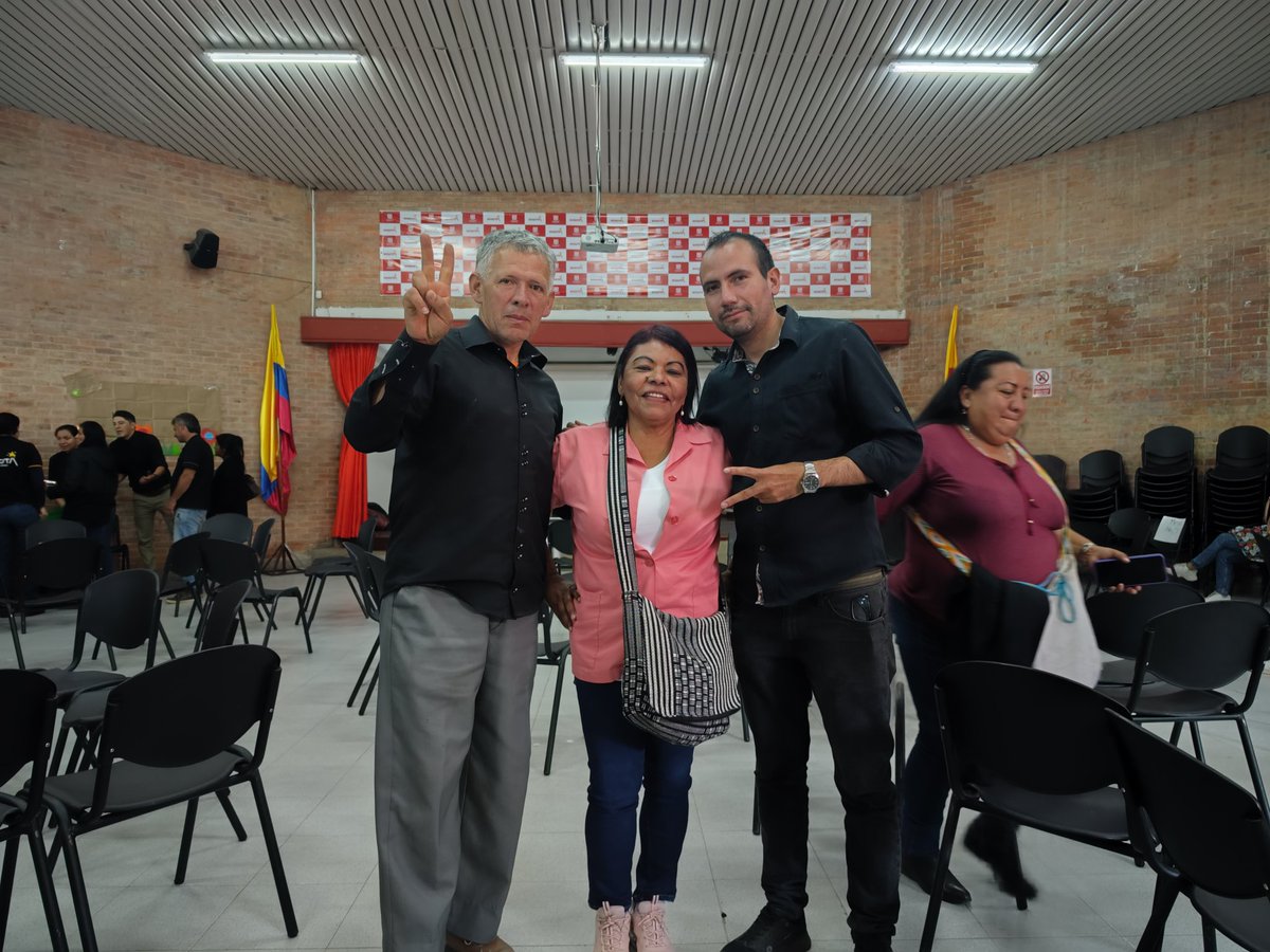 AmbienteBacata's tweet photo. La Escuela Socio-Ambiental Bacatá @escuela_ambiente_bacata presente en las actividades de formación sobre La Ruta TOAR: un camino para la justicia restaurativa en la justicia transicional”.

#kennedyproductiva 
#Kennedy #Bogota #Jep 

@JEP_Colombia @Alcaldiakennedy https://t.co/QCAWJyg5YC