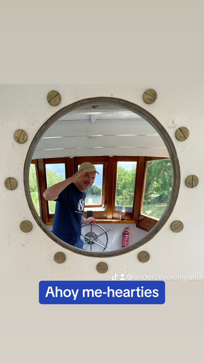 Cruising down the #GloucesterSharpnessCanal with #TheBoatshed at the #BlackShedCafe in #Slimbridge in @VisitGlos with the @NatHab #Cotswolds tour. @BBGuides