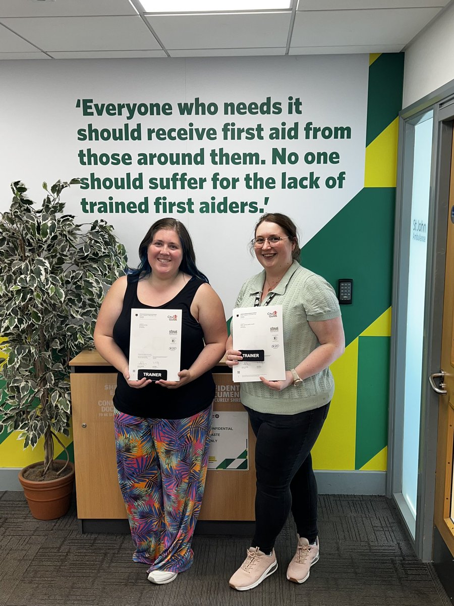 It was a great pleasure to give these two their Certificates, Two of our brand new Volunteer Trainers. Congratulations to you both for achieving your Level 3 Award in Education and Training Well Done Emily and Jess 😊
@makins_carl  <a href="/sja_sylvia/">SJASylviaG</a> @SJAIntTraining