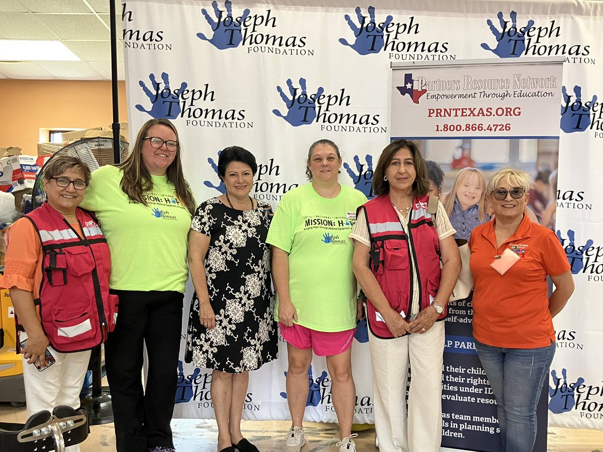 PalomaVV_Mx's tweet photo. Thank you #JamieThomas from the Joseph Thomas Foundation @jtf_2007 and #PartnersResourceNetwork for coming 2 days to @CityofDelRio. I hope we can have more events in the future for people from Del Rio and @MunicipalAcuna. Safe returns home! @mayorarreola @dehoyosemilio @SRE_mx https://t.co/xkjW8mycjW