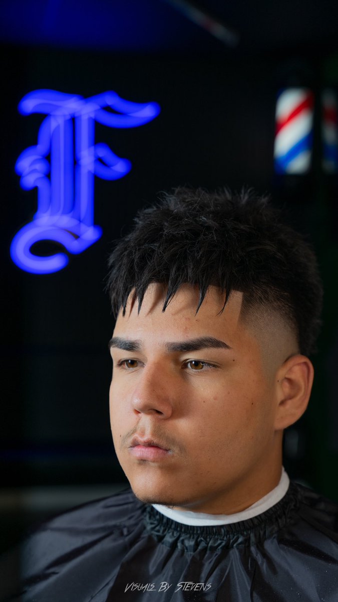 VisualByStevens's tweet photo. This Ain’t No Side Hu$tle 💈🏴‍☠️
•
•
•
#barber #barbershop #cut #clean #cleancut #fade #cleanfade #hair #haircut #cleanhaircut #focused #faded #culture #fadedculture #photographer #photography #videographer https://t.co/cdcDvcPhhv