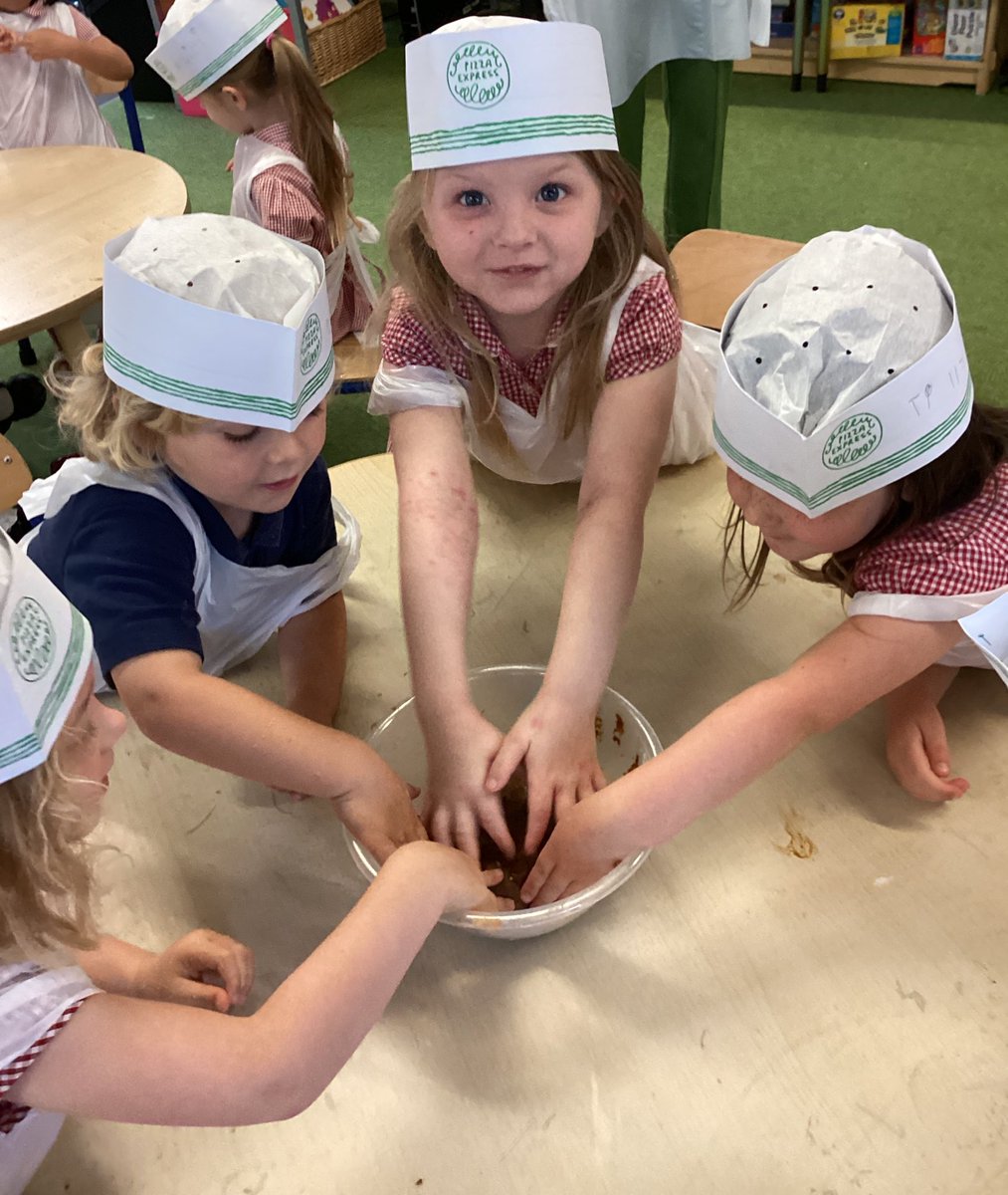 BollinPrimN's tweet photo. Wow- what an amazing experience we had today baking gingerbread men with Mayas Daddy 😋😁 https://t.co/6OnUtFJyXi
