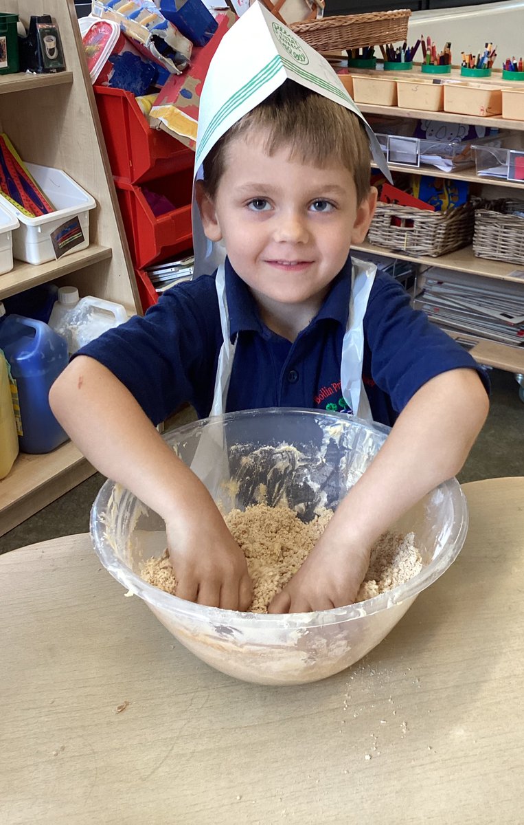 BollinPrimN's tweet photo. Wow- what an amazing experience we had today baking gingerbread men with Mayas Daddy 😋😁 https://t.co/6OnUtFJyXi