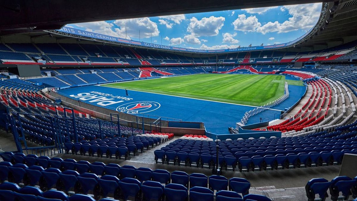 🇫🇷EN DIRECT - Des émeutiers se seraient introduit dans Le Parc Des Princes pour voler les trophées européens du club

Ces derniers n’ont cependant  rien pu voler , en découvrant malheureusement que l’armoire européenne du club est VIDE 

(CNEWS) #Emeute #emeutes