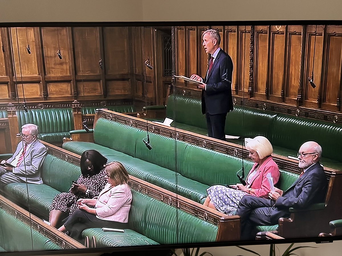 julesndee's tweet photo. Are 4 of these ‘MPs actually listening to ⁦@MattRodda⁩ ?
talk about the financial hardship the average person feels today?
#no manners #showsomerespect https://t.co/1HFDHicd08