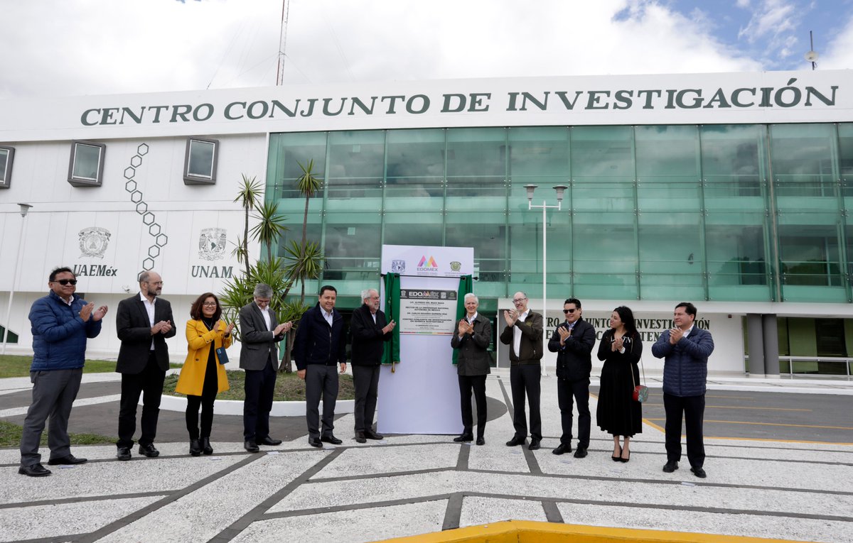 Con los rectores de la <a href="/UNAM_MX/">UNAM</a>, Enrique Graue y el de la <a href="/UAEM_MX/">UAEMéx</a>, <a href="/CarlosE_BDiaz/">Carlos Eduardo Barrera Díaz</a>, entregamos la renovación y el equipamiento del Centro Conjunto de Investigación en Química Sustentable, en #Toluca.