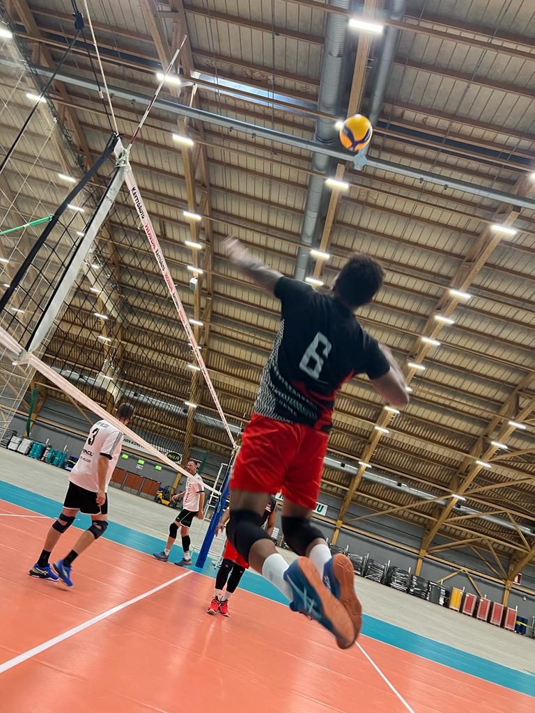BritishArmyMen1's tweet image. These Masters just punched their ticket to the @EMG2023Tampere volleyball finals! 🎉🔥. Their teamwork and relentless effort has  paid off.  Now ready to showcase their skills one more time. Let's make this finals appearance count!   🏅  @ArmySportASCB