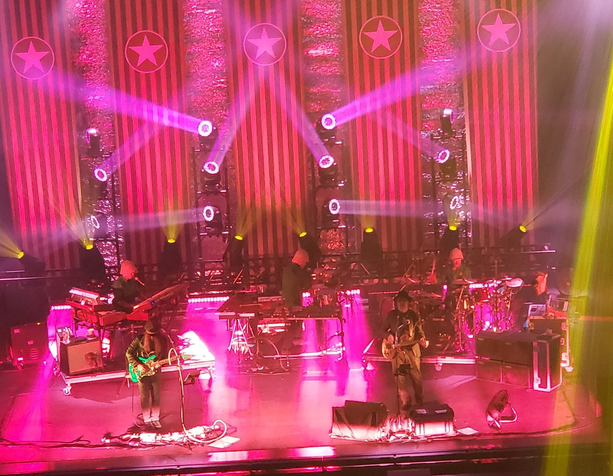 theRSL's tweet photo. Colonel Les Claypool's Fearless Flying Frog Brigade playing Pink Floyd's Animals last night in Boston featuring Sean Lennon and Harry Waters! 🔥 #frogbrigade #lesclaypool #primus #pinkfloyd 😮 https://t.co/cfKLPIdU59