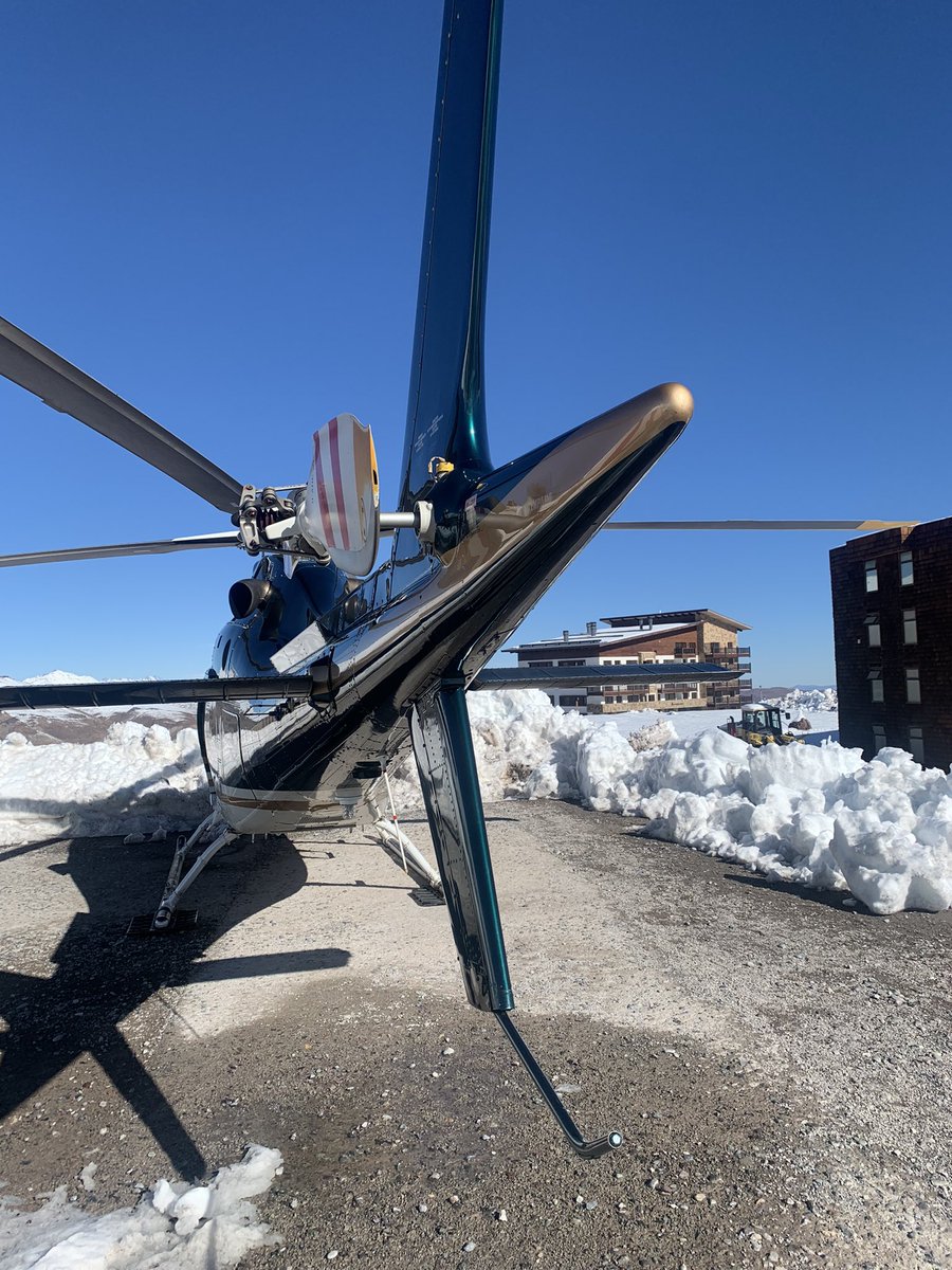 Firefly_SpA's tweet photo. Excelente día en @Valle_Nevado @vallenevadoBR #chile #nieve #chile #santiagodechile #cordilleradelosandes #turismo #helicopteros #vuelosenhelicoptero #viajesenhelicoptero #snow #snowboarding #ski https://t.co/Z4dtGtM38G
