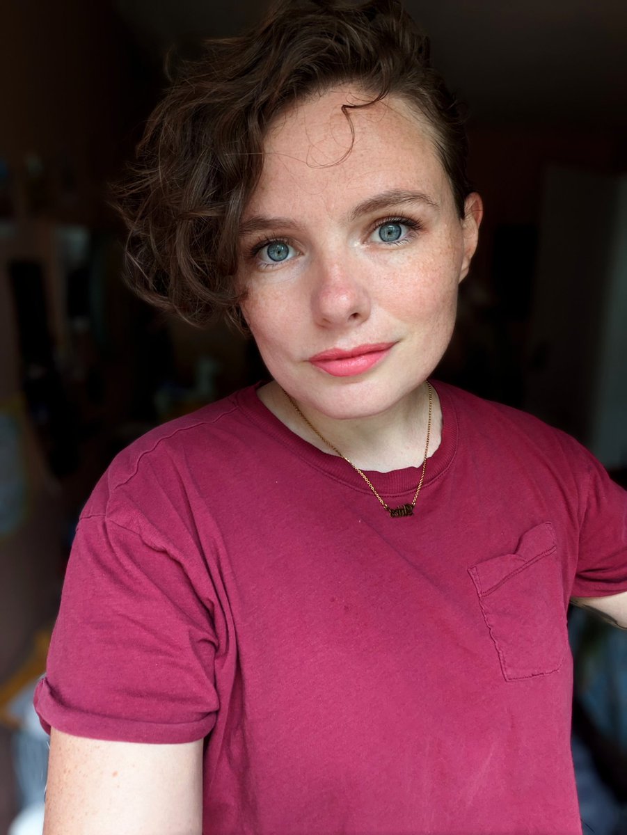 🌙🔮Tiny Terror🔮🌙 (@chrissiegee) on Twitter photo I never wear lip colour so I can't decide if I like this or not lol. I never wear lip colour so I can't decide if I like this or not lol.