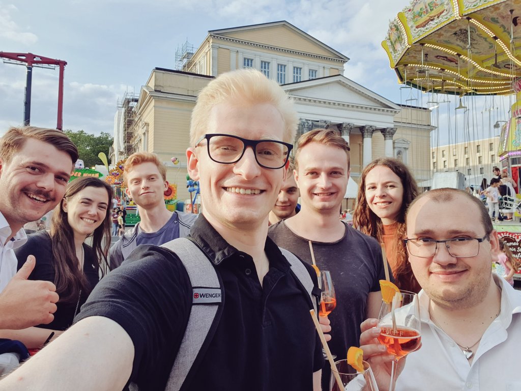 Mit dem frisch gewählten Kreisvorstand auf das Heinerfest 🎢

Wir gratulieren <a href="/real_maggi/">Mark Rothermel</a> zur Wahl als neuer Vorsitzender!

Ebenso gratulieren wir Chris Jendretschak, Tim Selber, Tammo Kreiser und David Kirchhof für ihre stellvertretenden Vorstandsämter im Kreisvorstand! 💛