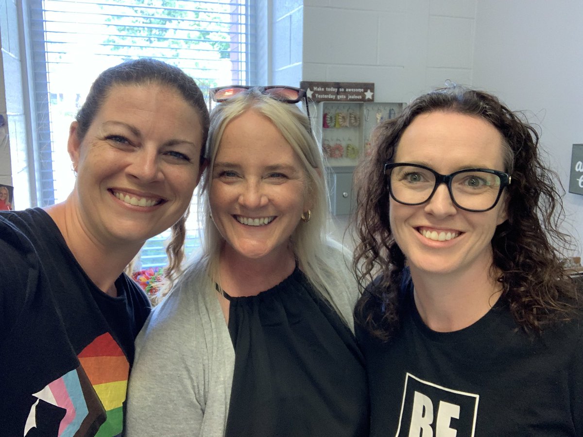 Cleaned my room, walked my last lap of yard duty, handed in my key, and said goodbye to these angels who made every day great. Au revoir et à bientôt <a href="/louisearbourfi/">Louise Arbour FI</a> !!
<a href="/stacey_earls/">Stacey Earls</a>