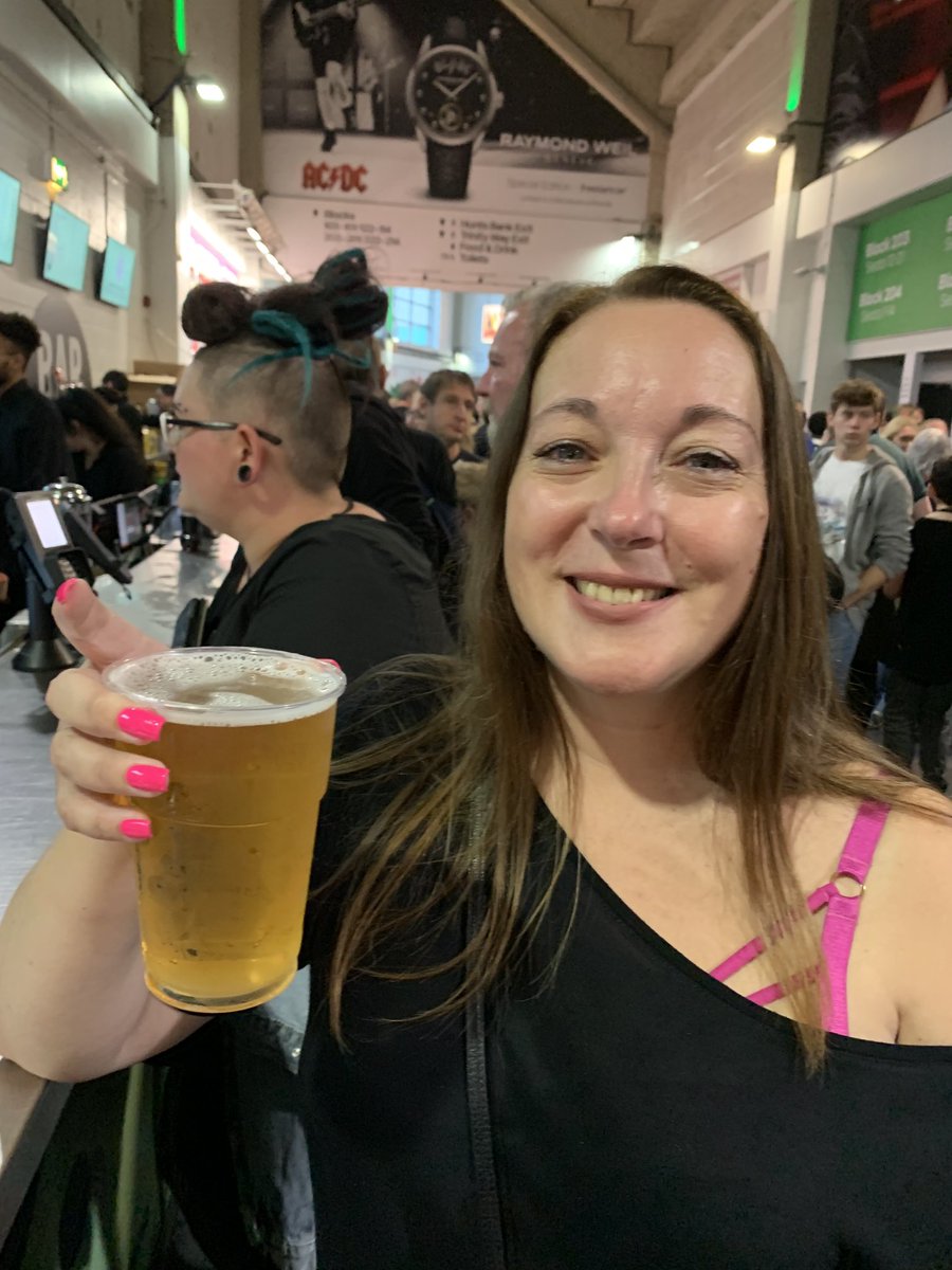 rapobbo3's tweet photo. Wife enjoying herself at iron maiden ⁦@MandyOBrien3⁩ https://t.co/jV8hiDr72Y