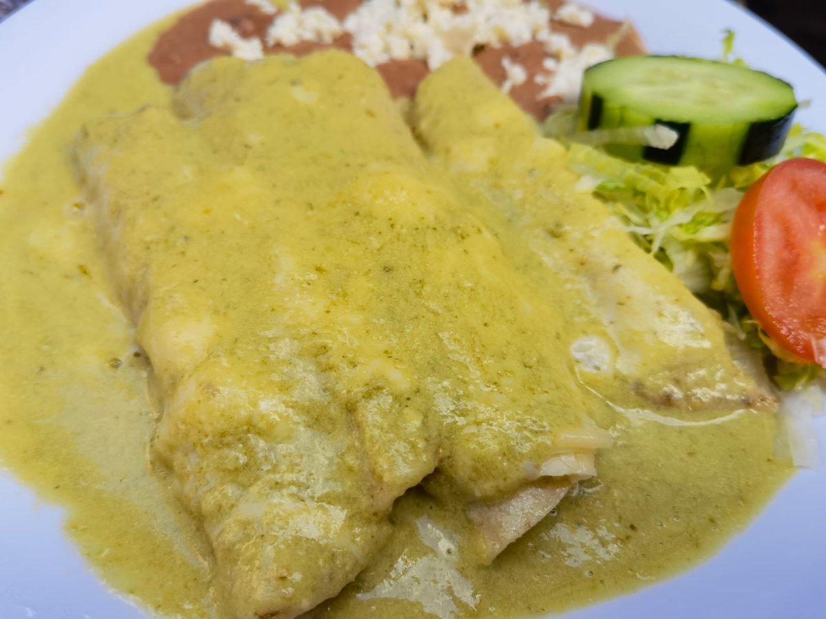 Buenos días..! hoy cerramos semana laboral con un menú exquisito. Enchiladas suizas, o qué tal una barbacoa con sopa fría? Tal vez unas gorditas de picadillo... o los consentidos de siempre, el cocido, el bistec ranchero, pollo en mole, caldo de pollo, milanesa con papas, y más:D
