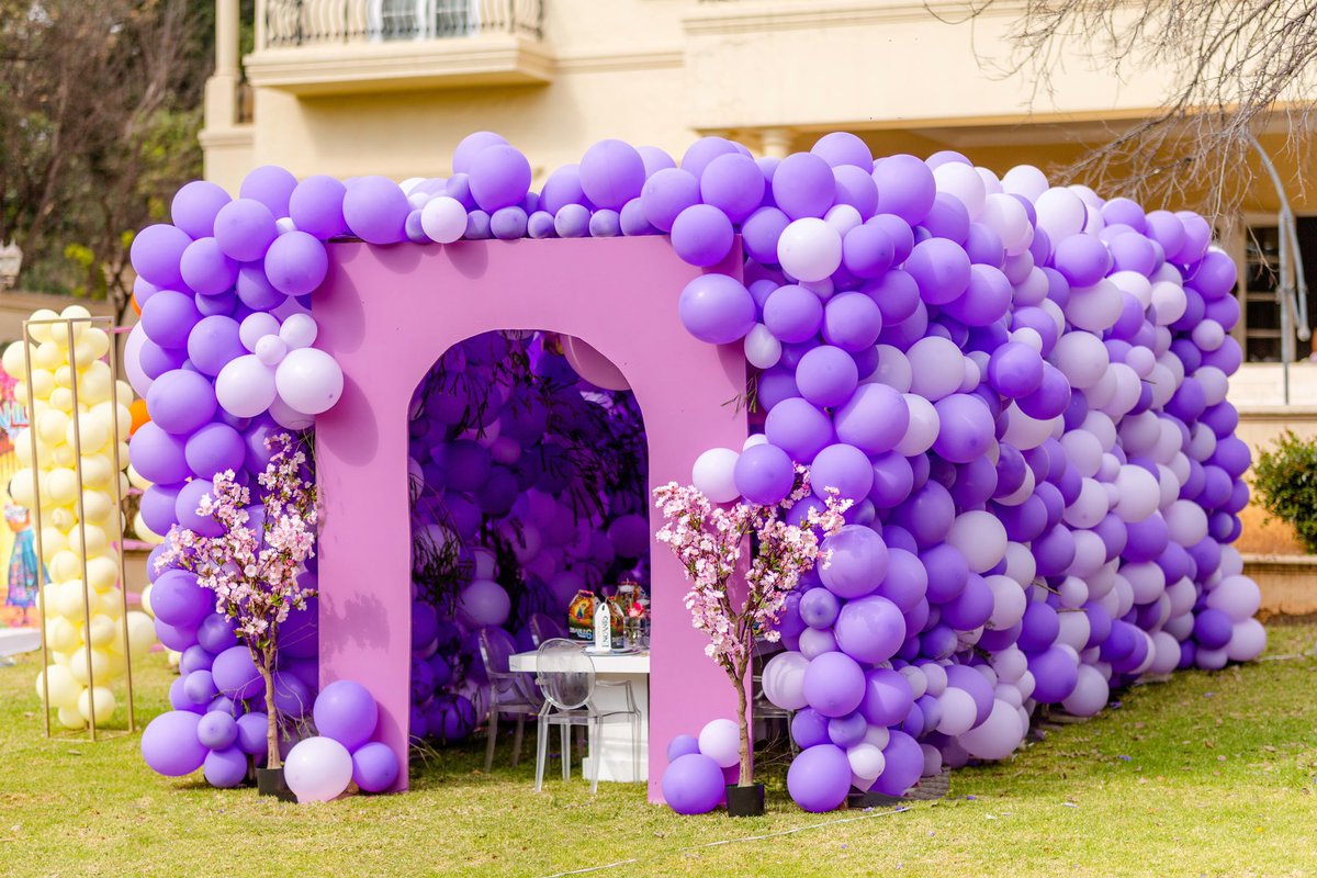 nonoevents's tweet photo. Sbahle Turns 6 Birthday Celebration
#SbahleTurns6 💜
#KiddiesBirthdayCelebration
Thank you @dumantando20 🙏
#BirthdayCelebration #Celebration
#BalloonHouse #BalloonRoom #Gazebos #BaloonBackdrop #EncantoTheme #Balloons #Flowers
#NonoEvents https://t.co/Lja9dHWGPD