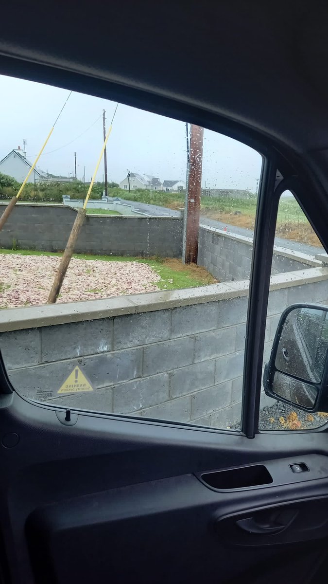 wildfullstop's tweet photo. @pondsntrees Drying seaweed beside sprayed wall in Co. Clare https://t.co/IiuzoTIvSR