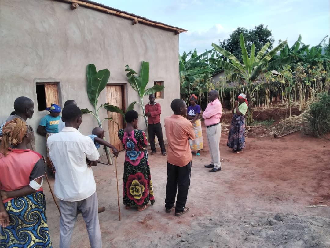 AbadahigwaS's tweet image. Mu rwego rwo kwishimira ibyagezweho mu kwibohora mu murenge #Ndego haratahwa ibikorwa bitandukanye harimo amazu yubakiwe abatishoboye @KayonzaDistrict @RwandaEast