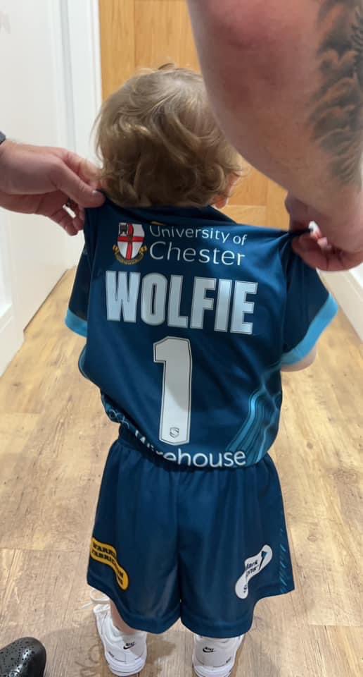 BarwiseMartin's tweet image. My boy with his first @WarringtonRLFC kit