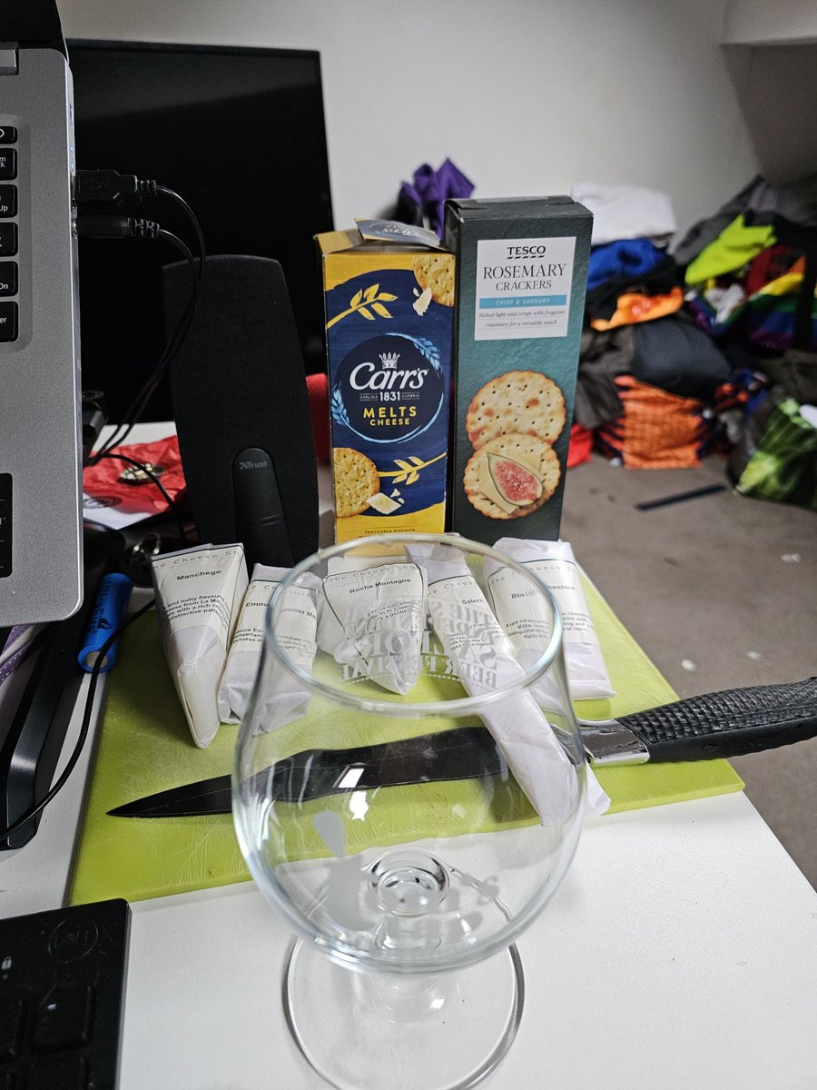 salfordbeerfest's tweet photo. Tick tock tick tock tick tock...... @tomstapandbrew #CheeseNight https://t.co/bhumrSpb6y