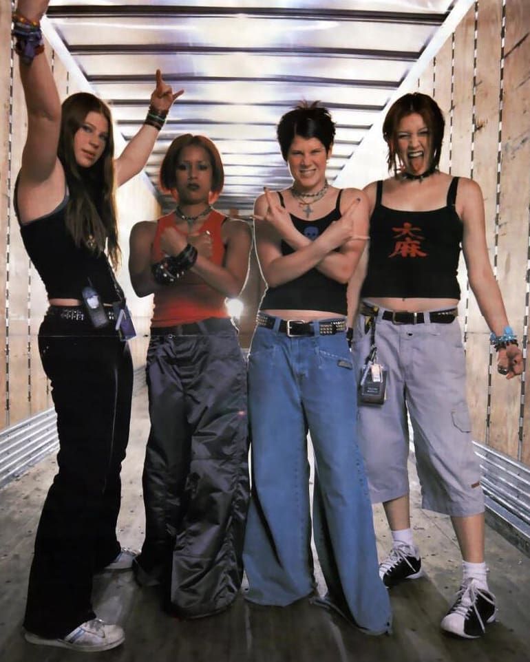 La banda Kittie, en la época de su álbum debut 'Spit' (1999/2000).
#MujeresEnElMetal #womeninmetal #kittie #mercedeslander #morganlander