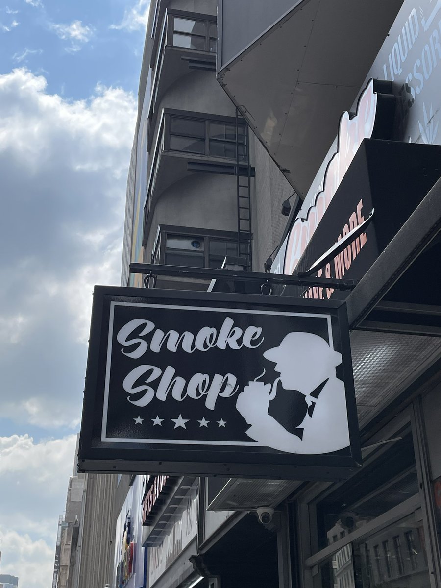 FaublesFables's tweet photo. Just a quick pic to prove I’m still thinking of all y’all #GranadaHolmes #LifeTweet folks while we take our summer break/Great Hiatus. 😉😘
Silhouette looks mighty familiar, does it not? https://t.co/PJKFVuV7cX