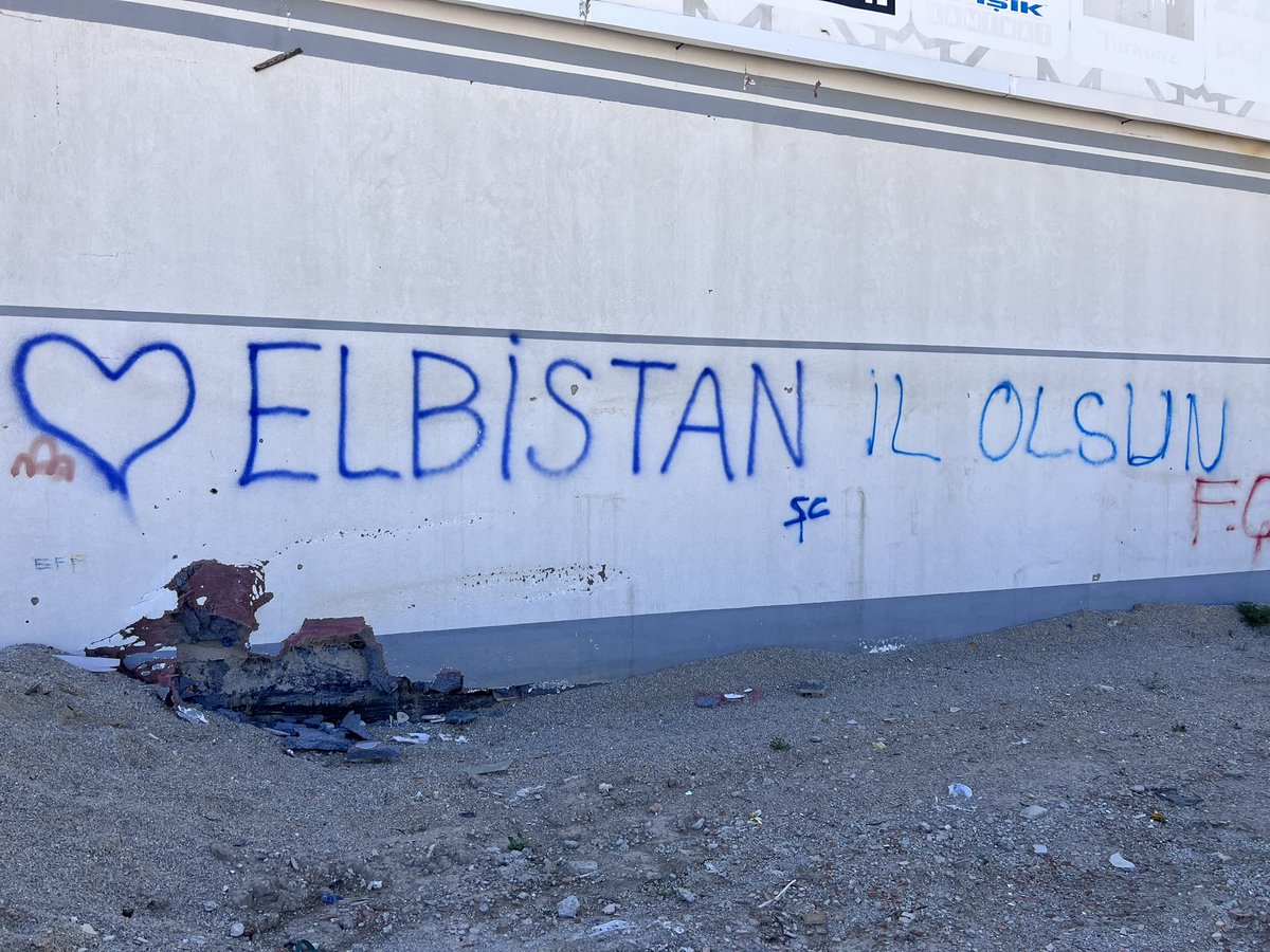 #Elbistan #Elbistanilolsun 
Türkiye’nin 4. büyük ovası,
Dulkadiroğlu Beyliği’nin başkenti,
3 bölgenin kesişim noktası,
Mevcut illerin 42’sinden fazla nüfus,
Zengin linyit madeni yatakları ve termik santrali,
Şeker pancarı ve fabrikası,
Nice maden ve sayısız sebep…