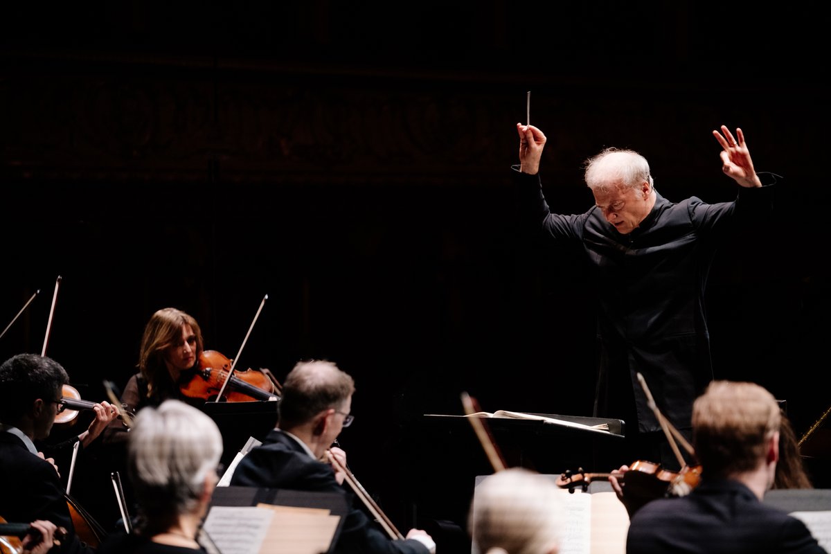 #BERG #BRAHMS | So, 2 Jul, 19:00 | Kurzentschlossene können das Philharmonische Konzert mit <a href="/NosedaG/">Gianandrea Noseda</a> zum 1/2 Preis geniessen, denn es ist #Opernhaustag! Ab Sa, 1 Jul, 11:30, sind die ermässigten Tickets online und an der Billettkasse erhältlich: opernhaus.ch/berg-brahms