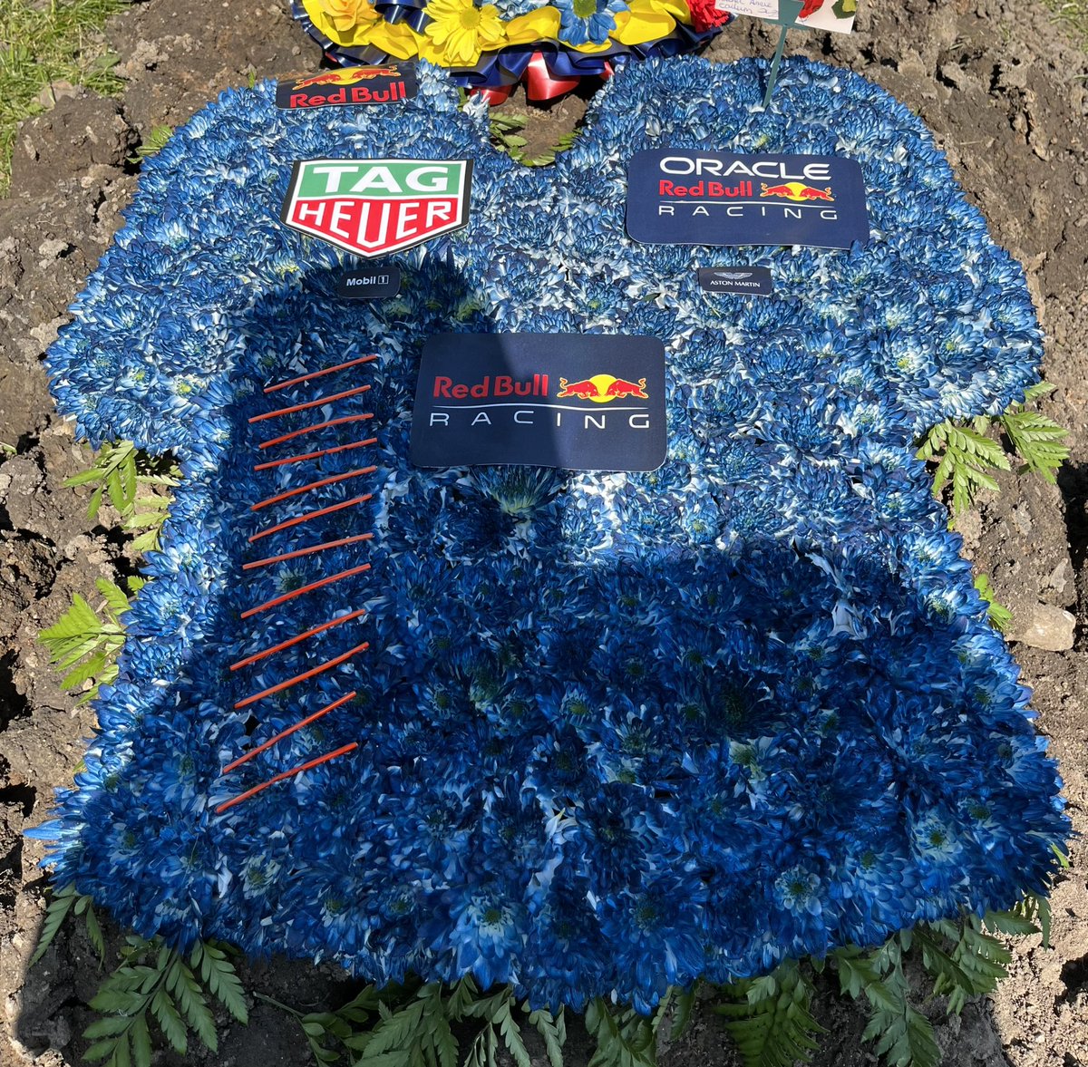 davarnold121's tweet photo. @Max33Verstappen @redbullracing Hoping max can see this 🤞❤️ @Max33Verstappen @redbullracing @F1 https://t.co/IwtamqOMun