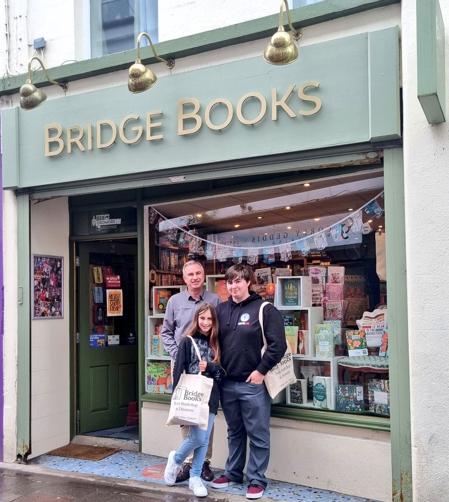 BridgeBooksDro1's tweet photo. From Alabama to Dromore! 

How lovely to have @MarkMcCullins and family visit today. I'd like to say they flew over especially but that might be a tiny fib......

Thank you for calling @MarkMcCullins, it was a pleasure to meet all of you! https://t.co/oIdI9Ppis7