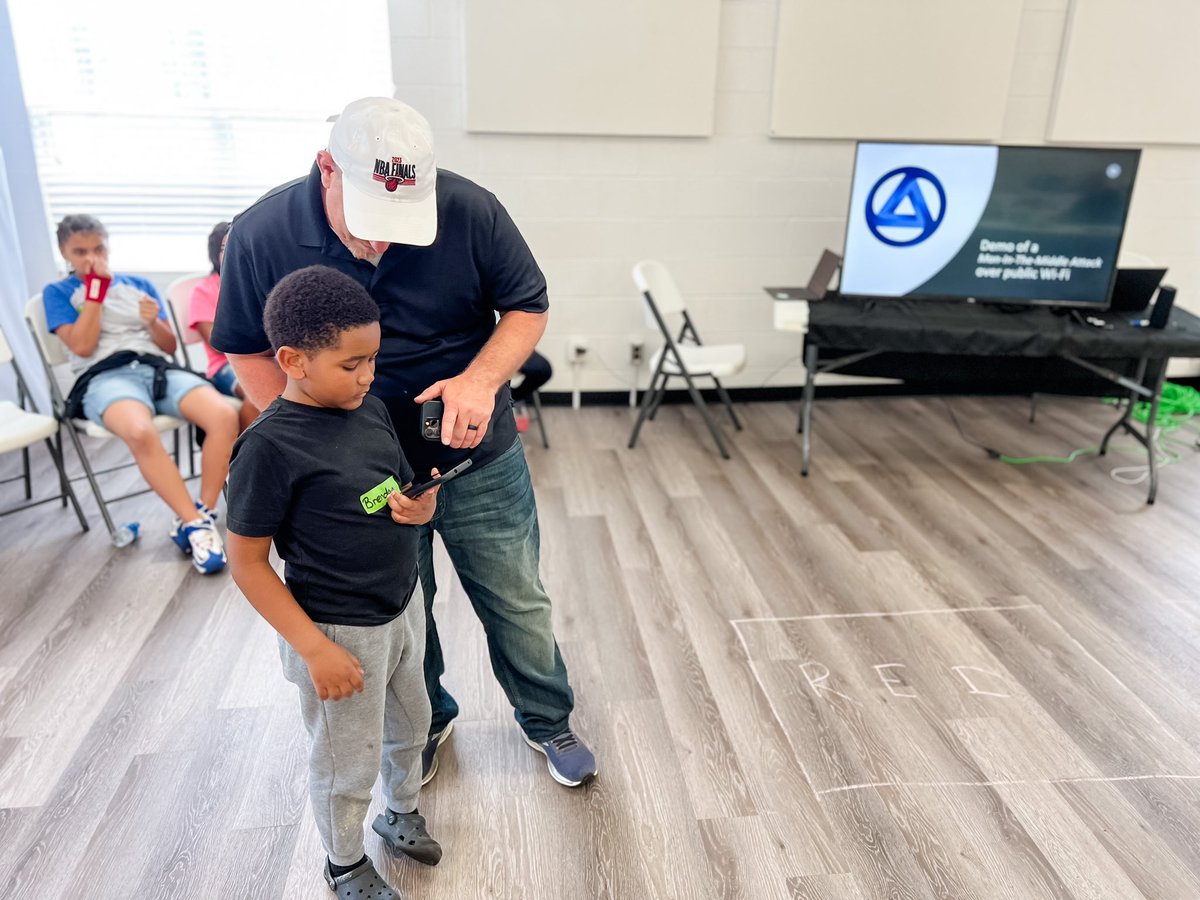 Tweens & Technology tweet media