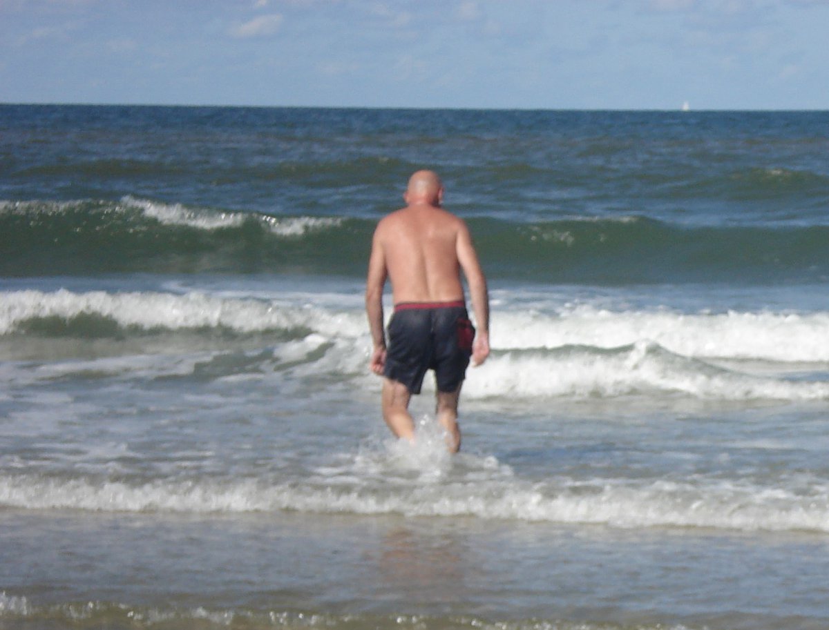 devis1's tweet photo. Wanneer ik al mijn #ideeën over een #tattoo had laten zetten, had ik een #drieling moeten wezen met geen enkel plekje meer over.
Nu ben ik een #eenling zonder tattoos. https://t.co/gLpxlO14BR