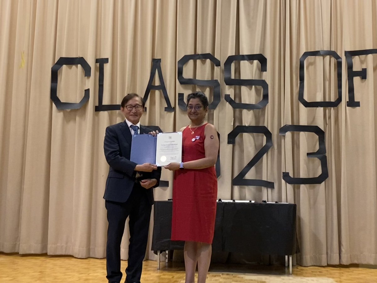 RaymondChoPC's tweet image. 🎓Congrats to #ClassOf2023 at @TDSB_BandBPS in #ScarbTO! You did it! 🎉
A bright future awaits you. You are all future stars ready to shine as you start Grade 9 this Fall. ✨

Shout-out to the parents, teachers, and staff who supported you along the way.
#Grade8 #GraduationDay