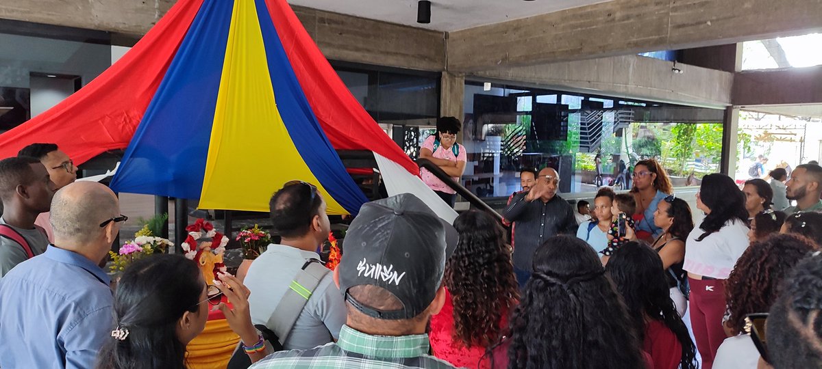 Inicia en #UNEARTE la octavita de la manifestación cultural de San Juan Patrimonio Cultural Inmaterial de la Humanidad en los espacios abiertos del CECA Aquiles Nazoa. 

<a href="/nicolasmaduro/">Nicolás Maduro</a>
<a href="/VillegasPoljak/">Ernesto Villegas Poljak</a>
<a href="/sandraoblitasr/">Sandra Oblitas Ruzza</a>
<a href="/ignaciobarreto/">Ignacio Barreto</a>
#ForoDeSãoPauloEsIntegracion