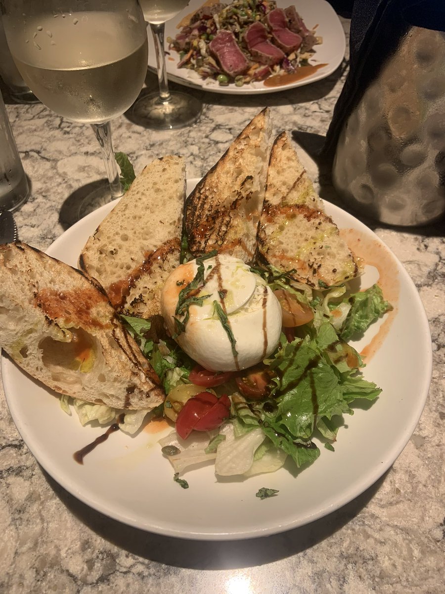 TNVolbabe's tweet image. Lunch with my sister @SarahCourtneyHH So dang good!!🥂🥂🥂🥂@FirebirdsGrill #ahituna #buratta