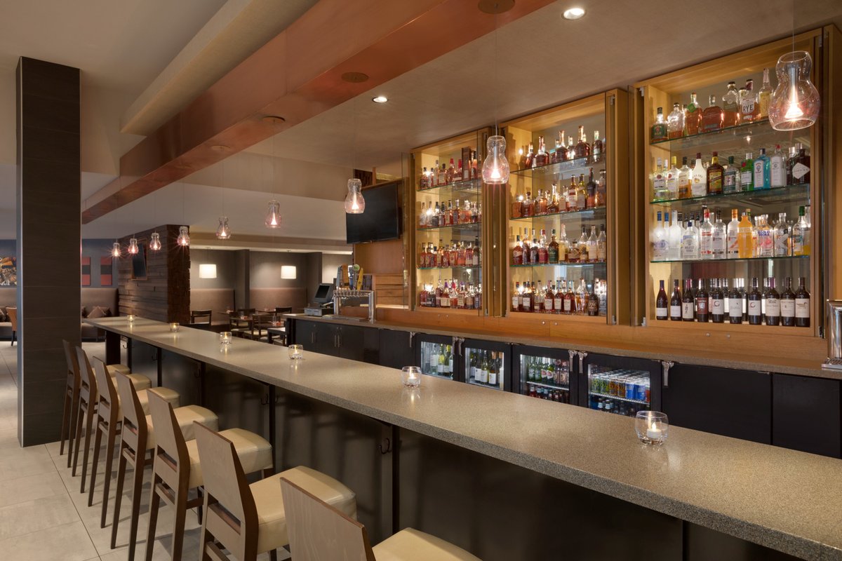 End the week off with a glass of your favorite drink at Sway Bar this evening. 🥂