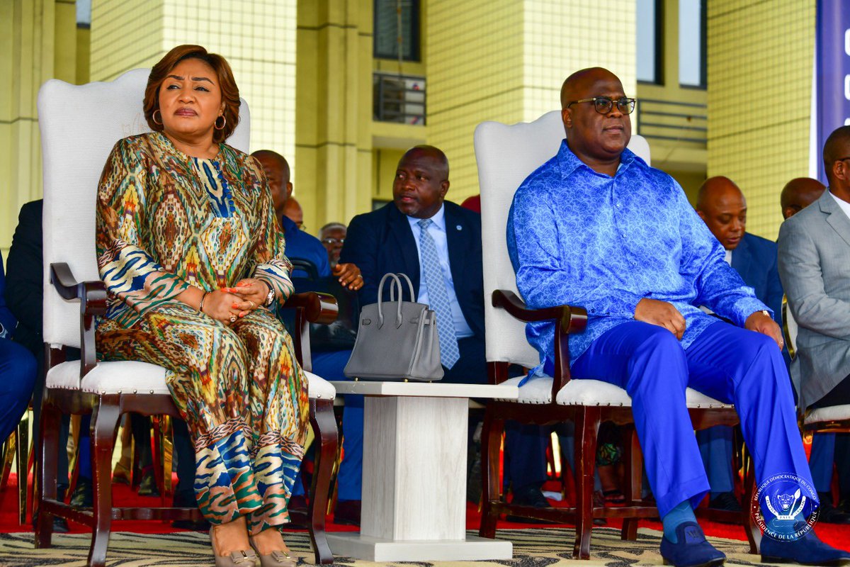Presidence_RDC's tweet photo. #RDC 30.06.2023|#Kinshasa
Le Président de la République Félix Antoine Tshisekedi a reçu, ce vendredi 30 juin, le premier modèle de la nouvelle carte d’identité nationale délivrée par l’Office national pour l’identification de la population (ONIP). https://t.co/go48hTfat1
