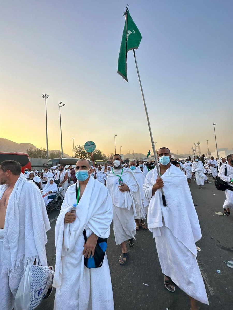 في  العراص الطاهرة بتلكم الديار المقدسة ومن منافع الحج التعرف على أحبة من محافظات شتى ودول مختلفةً ومواقف لا تنسى بمزدلفة وعرفة ومنى ومكة المكرمة 
مع رفاق الخير تسعد النفس وتبتهج