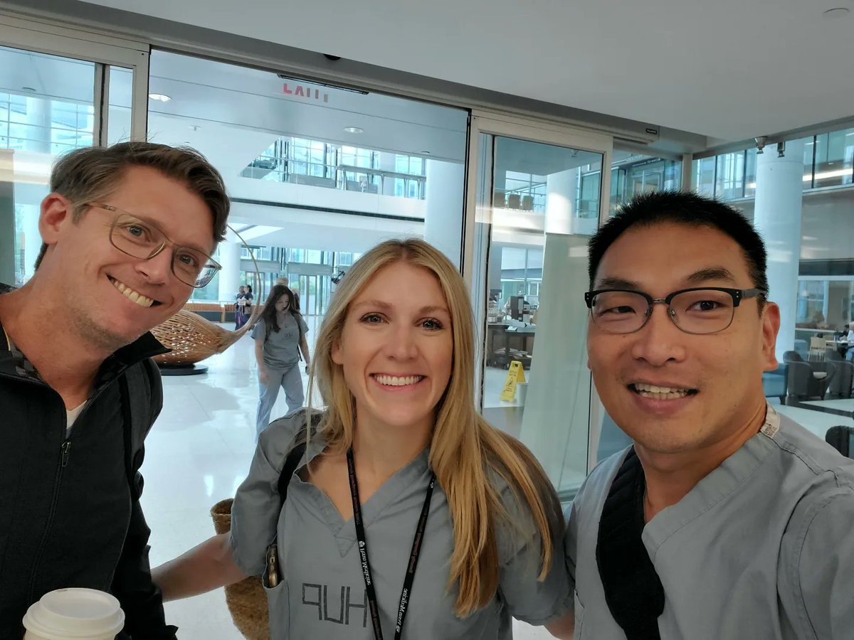DrLeeBrainSurg's tweet photo. @aquimb spent two years as @penn_ent fellow, spending countless hours learning #acousticneuroma #braintumor surgery. @pennnsgy will miss her strength and spirit. As a wonderful finale, we removed three tumors in the past five days! #retrosigmoid x 2 and #translab x 1.#litbrain https://t.co/aXWeWpKoTN