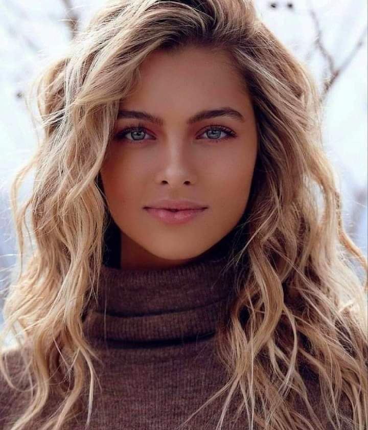 نتألم .. عندما نقتل الحروف
ولا نبوح بما في داخلنا.. 
نتألم في  أشواقنا عندما لا نراهم حولنا 
ولا يمكننا ان ننطق بها ..
يقولون ان لغه الصمت ابلغ من التعبير 
فماذا لو عجز الصمت ..ياااأنت🌿💞🌿