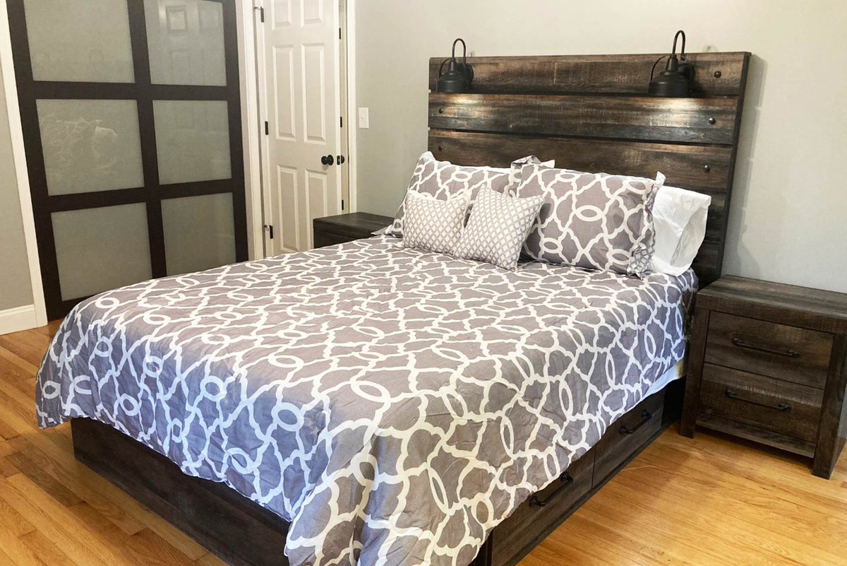 ExecutivePlaces's tweet photo. AVAILABLE NOW: Our newly remodeled and fully-furnished three (3) bedroom, three (3) bathroom Collins Street executive home is available now in Morristown, TN. Featuring short-term and long-term options. Call 423-317-7657 for more information today! https://t.co/jJyY2wXUv6