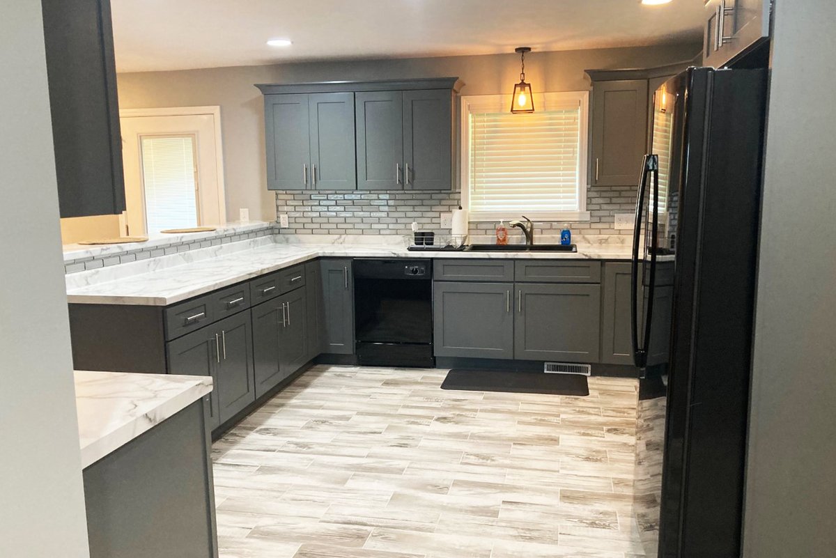 ExecutivePlaces's tweet photo. AVAILABLE NOW: Our newly remodeled and fully-furnished three (3) bedroom, three (3) bathroom Collins Street executive home is available now in Morristown, TN. Featuring short-term and long-term options. Call 423-317-7657 for more information today! https://t.co/jJyY2wXUv6