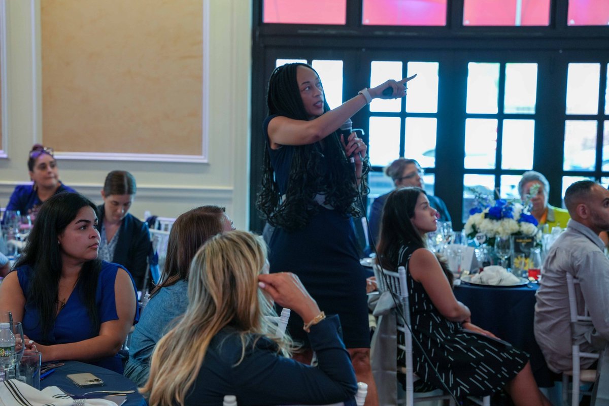 Csd7Bx's tweet photo. District 7 celebrating and reflecting on our accomplishments at our final Principal and Assistant Principal's meeting at @FJPine .

Thank you to our school leaders and administrators for the work you do each day in servicing our community

@DrRPadilla
@NYCSchools
#IBelieveInD7 https://t.co/OOOJRlpnls